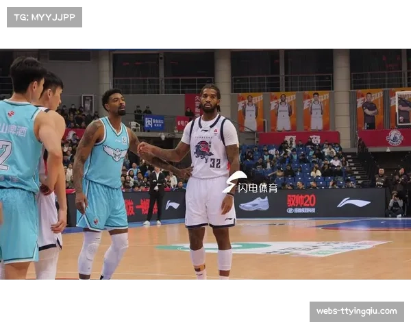 青岛队不敌广州遭遇三连败 黑马成色逐渐褪去需重新调整状态 青岛队不敌广州遭遇三连败 黑马成色逐渐褪去需重新调整状态